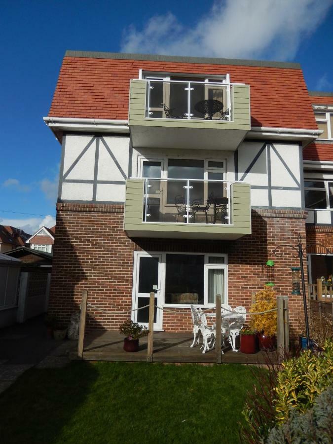Gables Court Holiday Apartments Swanage Exterior foto